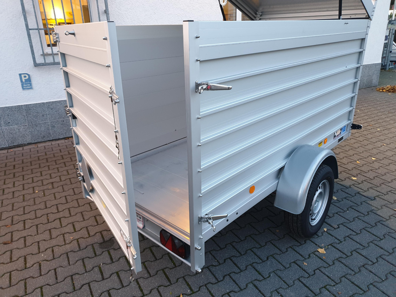 PKW Anhänger Koch Aluline 4.13 Deckel Hecktür Aluboden DV 250x125x125cm 1300kg 100 km/H Modell 23 - Príves skriňové: obrázok 5 PKW Anhänger Koch Aluline 4.13 Deckel Hecktür Aluboden DV 250x125x125cm 1300kg 100 km/H Modell 23 - Príves skriňové: obrázok 5