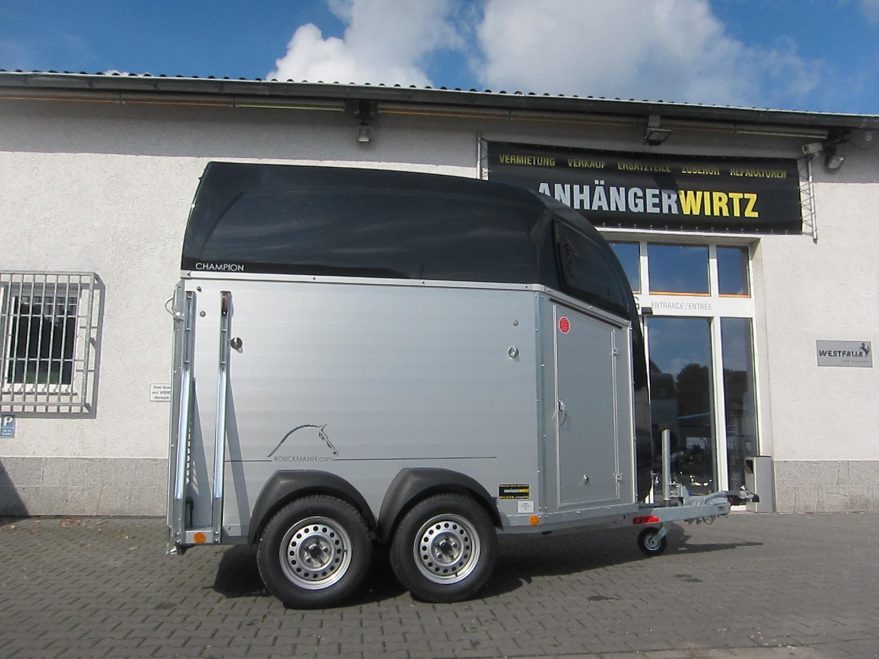 Pferdeanhänger Böckmann Champion R Sattelkammer blackline 2400kg CFF+ 100 km/H Modell 25 - Príves na prepravu koní: obrázok 4 Pferdeanhänger Böckmann Champion R Sattelkammer blackline 2400kg CFF+ 100 km/H Modell 25 - Príves na prepravu koní: obrázok 4