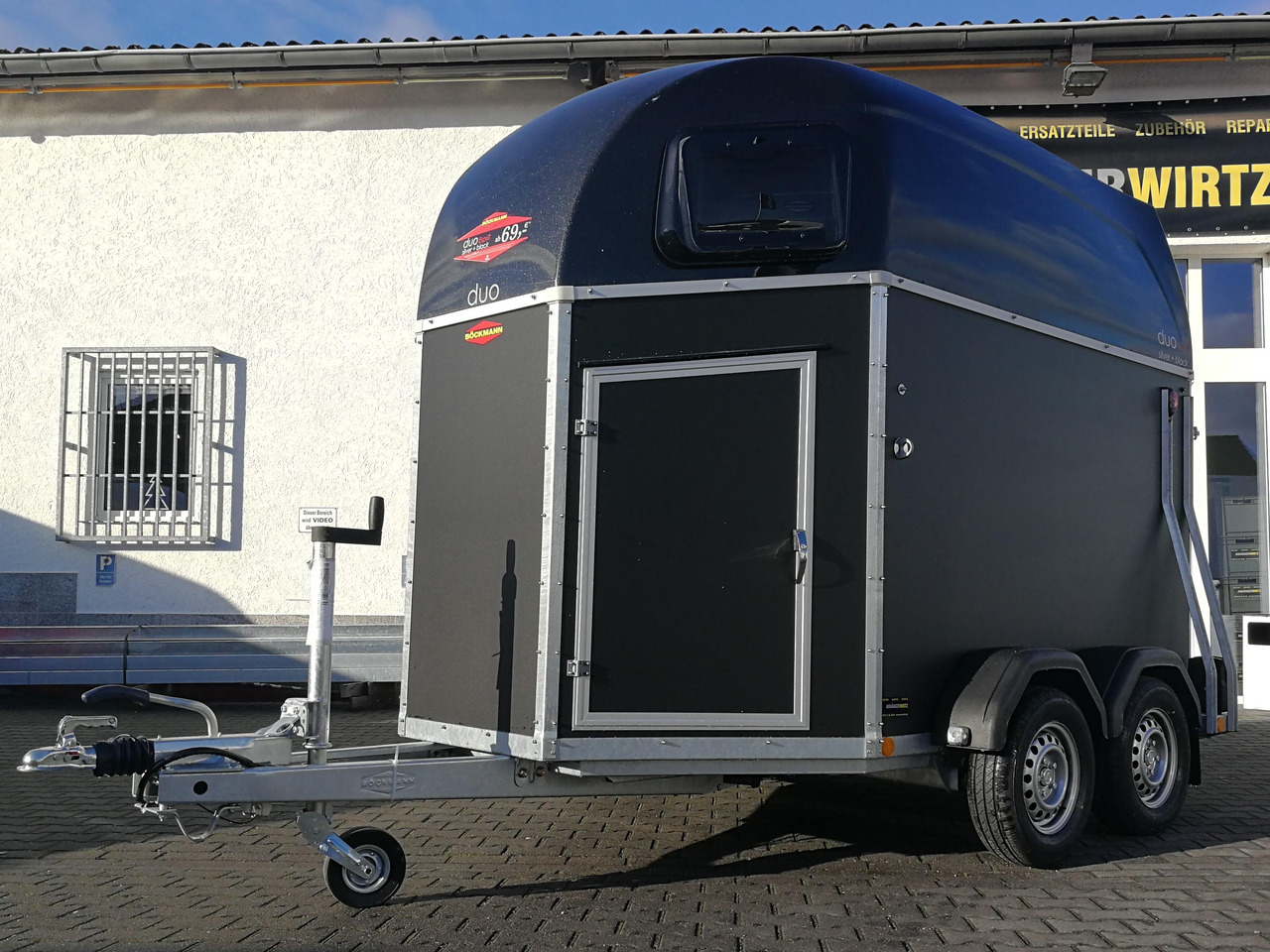 Pferdeanhänger Böckmann DUO Esprit silver black Sattelkammer Aluboden Trittschutz 2400kg 100 km/H - Príves na prepravu koní: obrázok 1 Pferdeanhänger Böckmann DUO Esprit silver black Sattelkammer Aluboden Trittschutz 2400kg 100 km/H - Príves na prepravu koní: obrázok 1