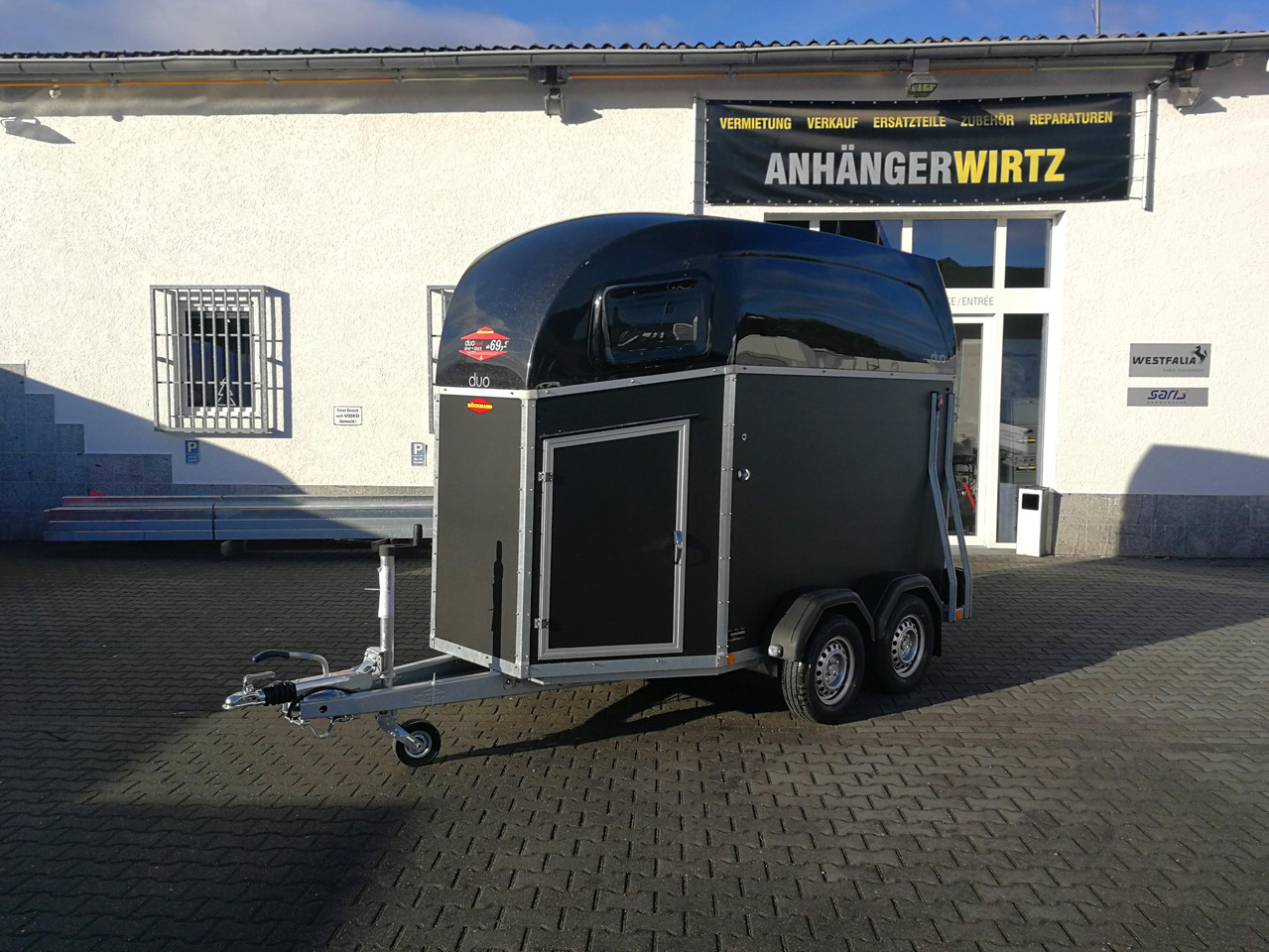 Pferdeanhänger Böckmann DUO Esprit silver black Sattelkammer Aluboden Trittschutz 2400kg 100 km/H - Príves na prepravu koní: obrázok 2 Pferdeanhänger Böckmann DUO Esprit silver black Sattelkammer Aluboden Trittschutz 2400kg 100 km/H - Príves na prepravu koní: obrázok 2