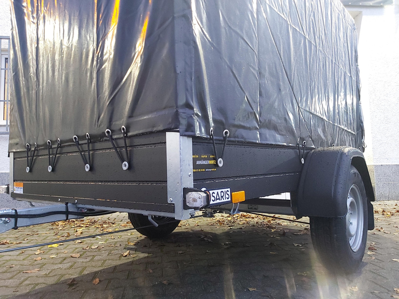 Saris Anhänger DV135 McAlu Pro MP 255x133x150cm Hochplane black (S)1350kg black deal Januar Aktio - Auto príves: obrázok 2 Saris Anhänger DV135 McAlu Pro MP 255x133x150cm Hochplane black (S)1350kg black deal Januar Aktio - Auto príves: obrázok 2