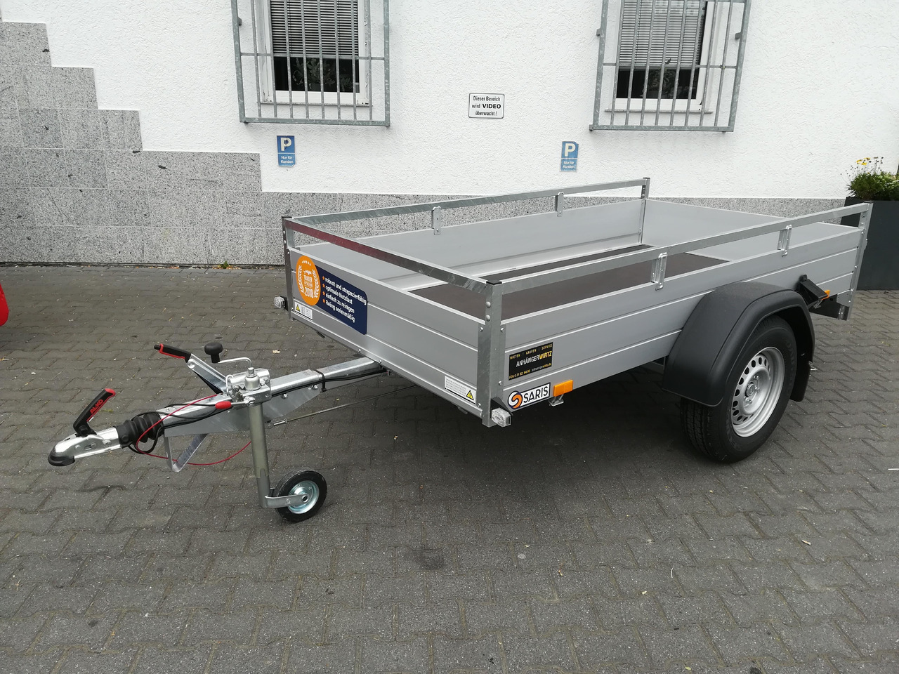 Saris Anhänger DV135 McAlu Pro MP 255x133x43cm (S) 1350kg Online Aktion Modell 2024 - Auto príves: obrázok 2 Saris Anhänger DV135 McAlu Pro MP 255x133x43cm (S) 1350kg Online Aktion Modell 2024 - Auto príves: obrázok 2