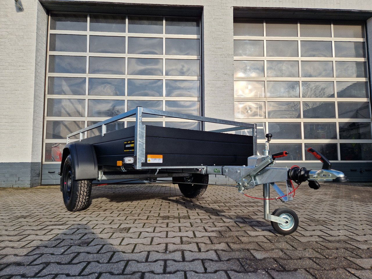 Saris Anhänger DV135 McAlu Pro MP 255x133x43cm blackline (S) 1350kg black deal Aktion - Auto príves: obrázok 3 Saris Anhänger DV135 McAlu Pro MP 255x133x43cm blackline (S) 1350kg black deal Aktion - Auto príves: obrázok 3