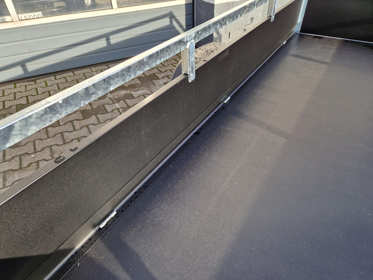 Saris Anhänger DV135 McAlu Pro MP 255x133x43cm blackline (S) 1350kg black deal Aktion - Auto príves: obrázok 4 Saris Anhänger DV135 McAlu Pro MP 255x133x43cm blackline (S) 1350kg black deal Aktion - Auto príves: obrázok 4
