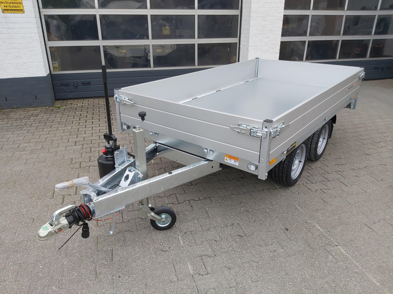 Saris Kipper K1 276 150 2000 2 276x150x30cm silver Handpumpe 13" (S) 2000kg - Príves sklápěcí: obrázok 4 Saris Kipper K1 276 150 2000 2 276x150x30cm silver Handpumpe 13" (S) 2000kg - Príves sklápěcí: obrázok 4