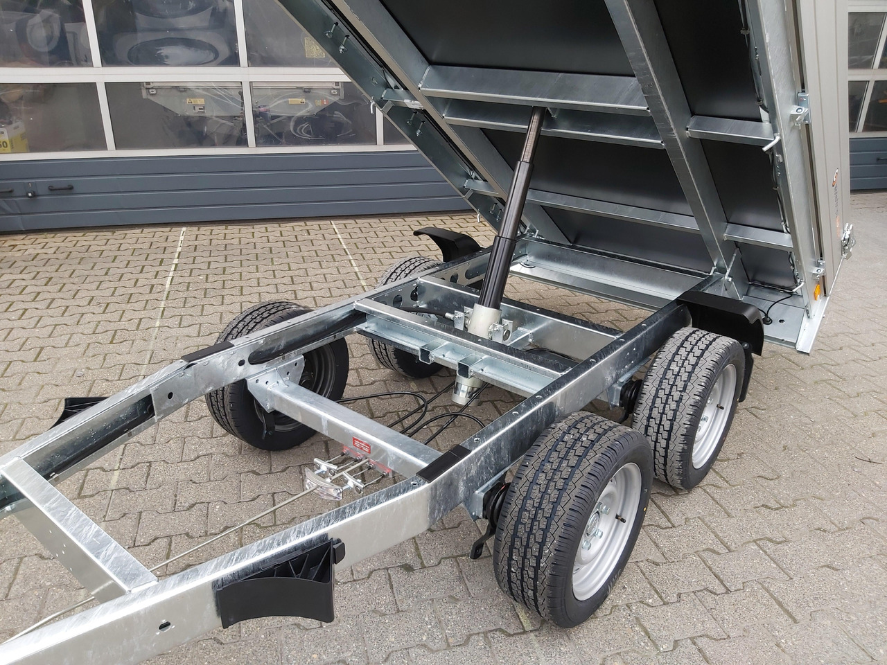 Saris Kipper K1 276 150 2000 2 276x150x30cm silver Handpumpe 13" (S) 2000kg - Príves sklápěcí: obrázok 2 Saris Kipper K1 276 150 2000 2 276x150x30cm silver Handpumpe 13" (S) 2000kg - Príves sklápěcí: obrázok 2
