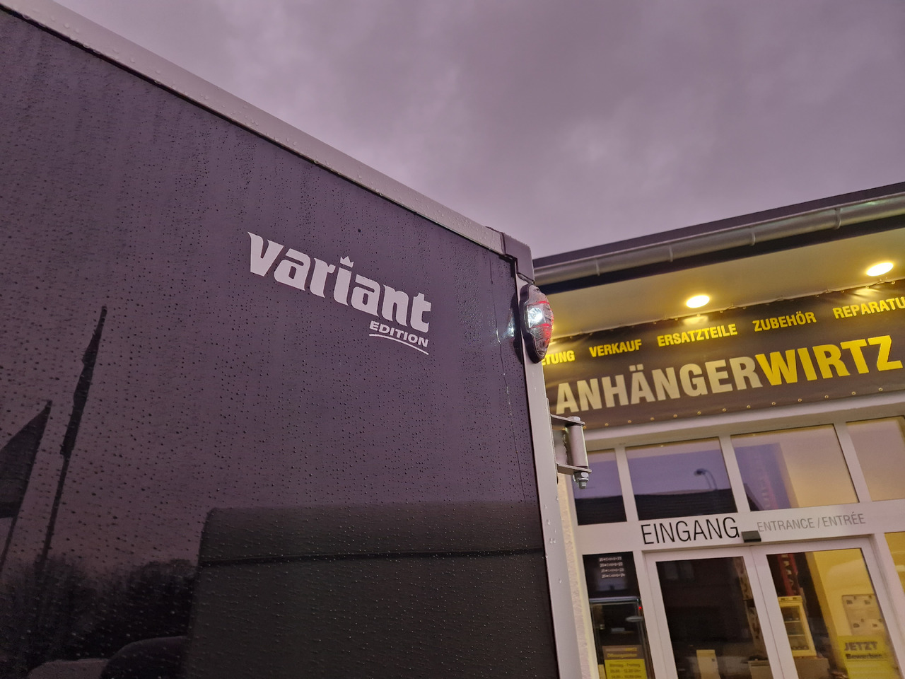 Variant 2517 C4 Edition black 346x168x188cm Alufelgen 2500kg 100 km/H - Príves skriňové: obrázok 2 Variant 2517 C4 Edition black 346x168x188cm Alufelgen 2500kg 100 km/H - Príves skriňové: obrázok 2