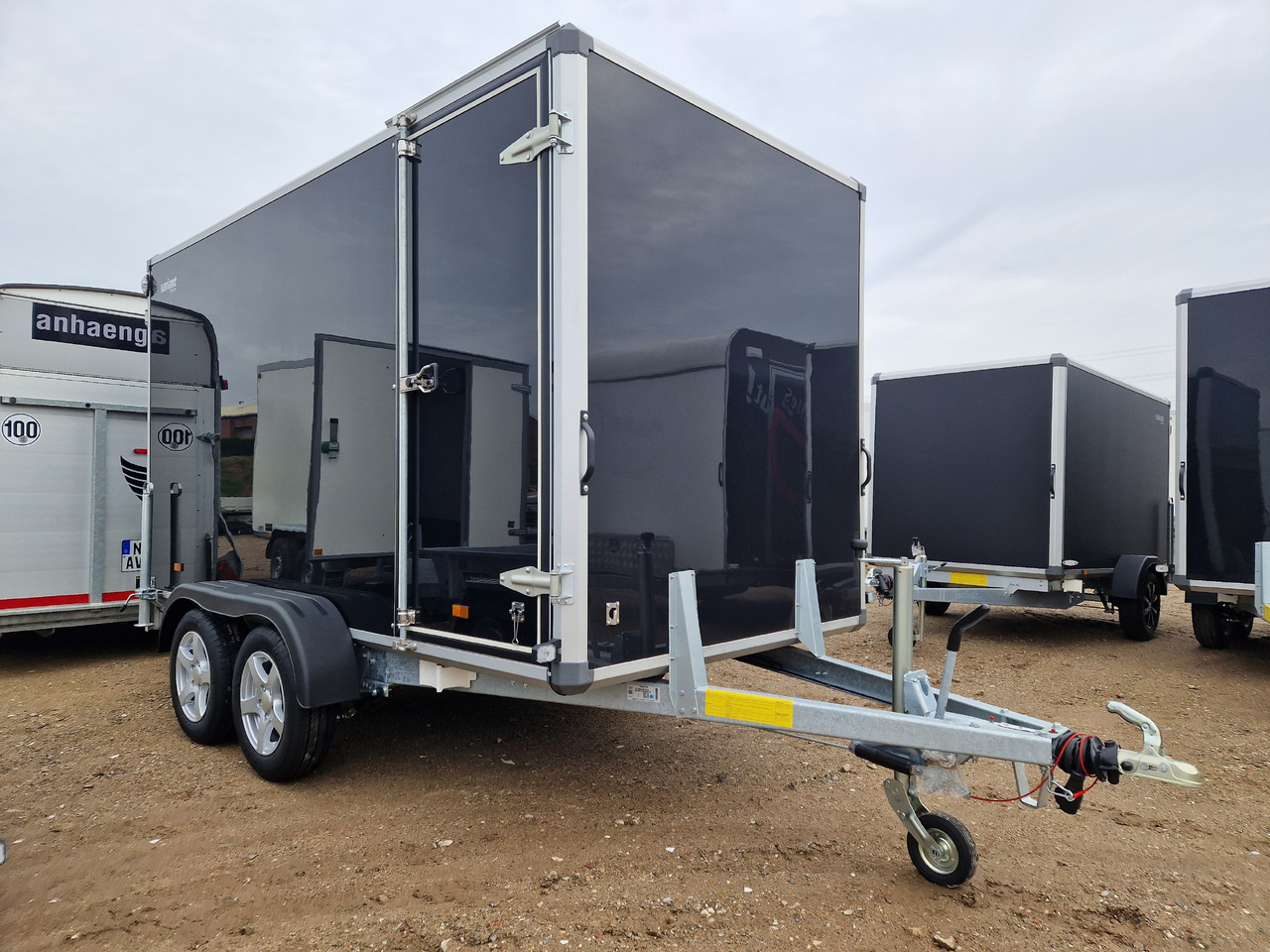 Variant 2517 C4 Edition black 346x168x188cm Seitentür Alufelgen 2500kg 100km/H - Príves skriňové: obrázok 1 Variant 2517 C4 Edition black 346x168x188cm Seitentür Alufelgen 2500kg 100km/H - Príves skriňové: obrázok 1