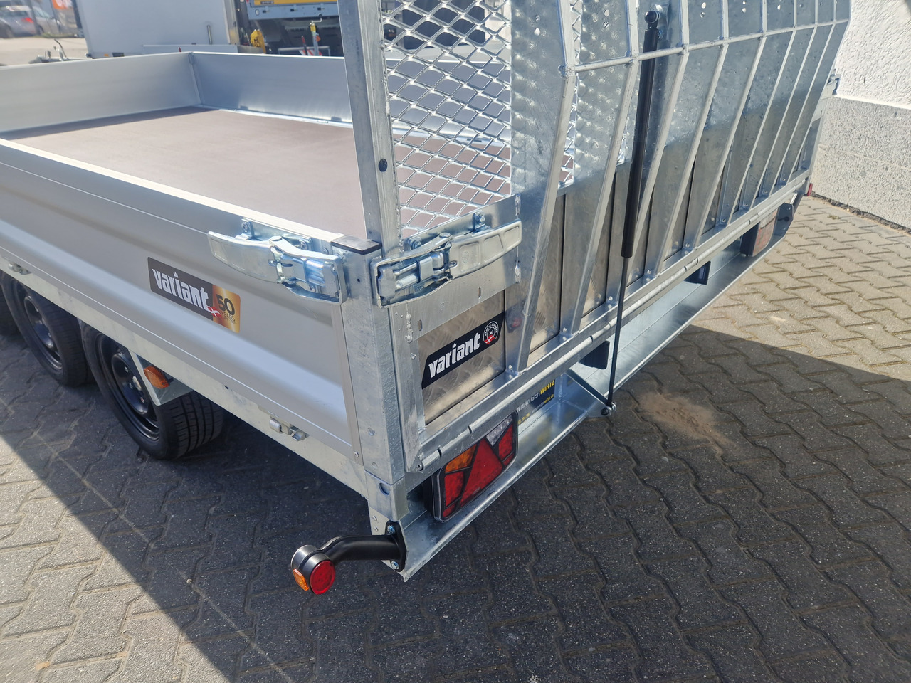 Príves sklápěcí Variant Maschinentransporter 3543 UX Maxi Load LED Tridem Parabelfederung 3500kg: obrázok 9 Príves sklápěcí Variant Maschinentransporter 3543 UX Maxi Load LED Tridem Parabelfederung 3500kg: obrázok 9