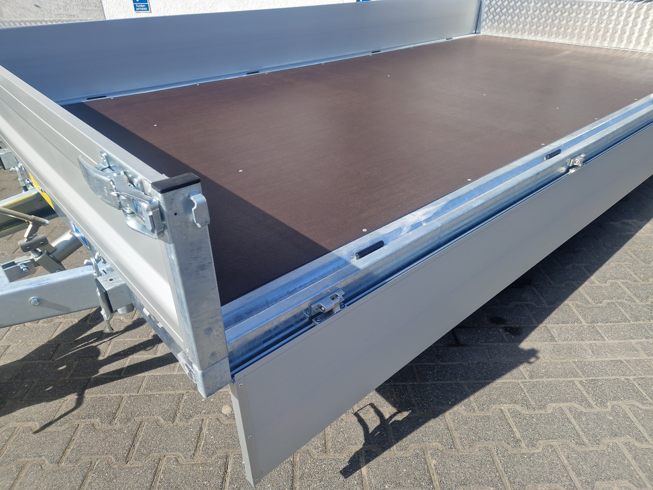 Príves sklápěcí Variant Maschinentransporter 3543 UX Maxi Load LED Tridem Parabelfederung 3500kg: obrázok 16 Príves sklápěcí Variant Maschinentransporter 3543 UX Maxi Load LED Tridem Parabelfederung 3500kg: obrázok 16