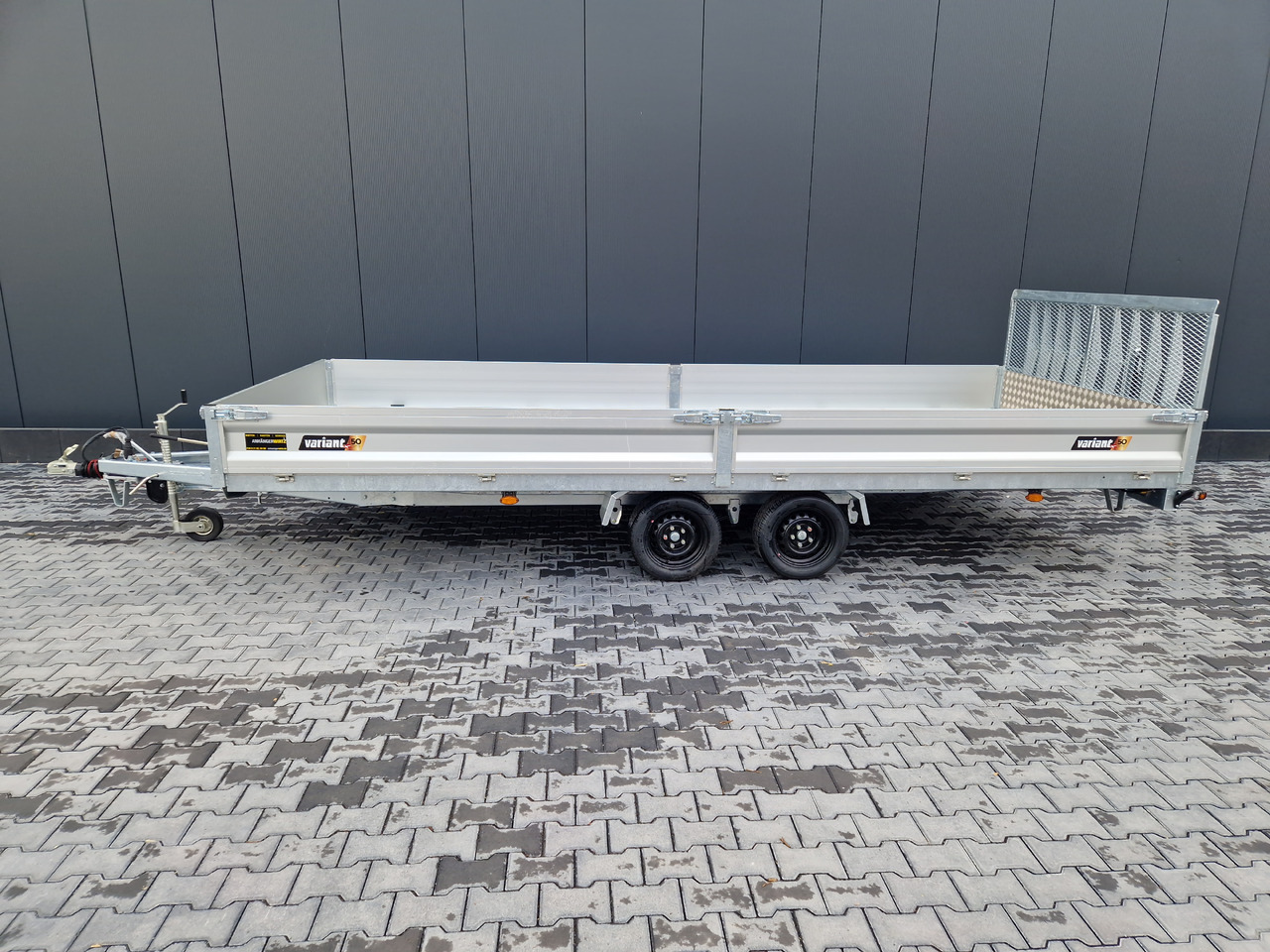 Variant Maschinentransporter 3552 UX Maxi Load 520x210x30cm Tandem Parabelfederung LED 3500kg - Prepravník stavebných strojov: obrázok 2 Variant Maschinentransporter 3552 UX Maxi Load 520x210x30cm Tandem Parabelfederung LED 3500kg - Prepravník stavebných strojov: obrázok 2