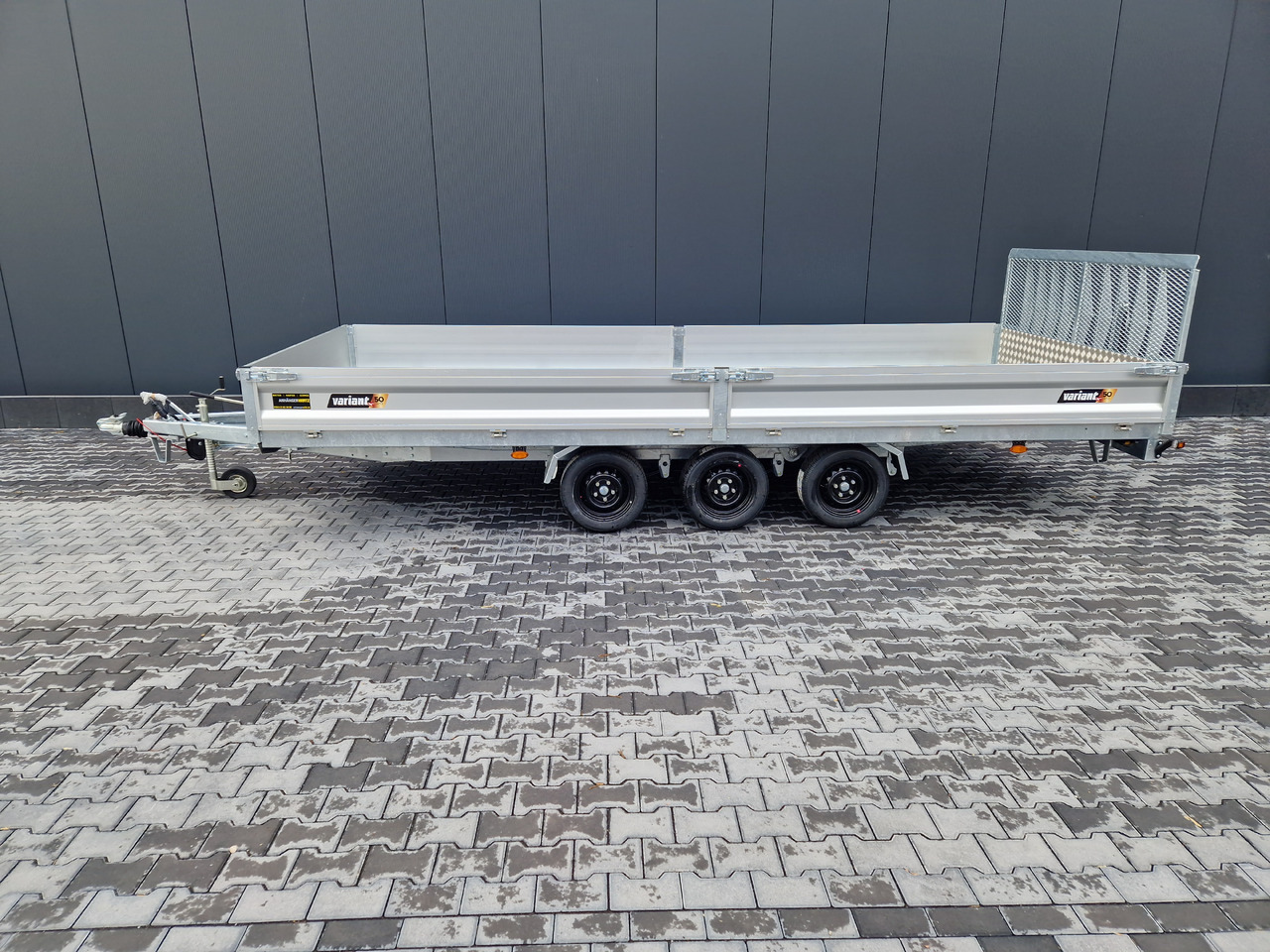 Variant Maschinentransporter 3553 UX Maxi LOAD blackline LED Tridem Parabel 3500kg - Prepravník stavebných strojov: obrázok 2 Variant Maschinentransporter 3553 UX Maxi LOAD blackline LED Tridem Parabel 3500kg - Prepravník stavebných strojov: obrázok 2