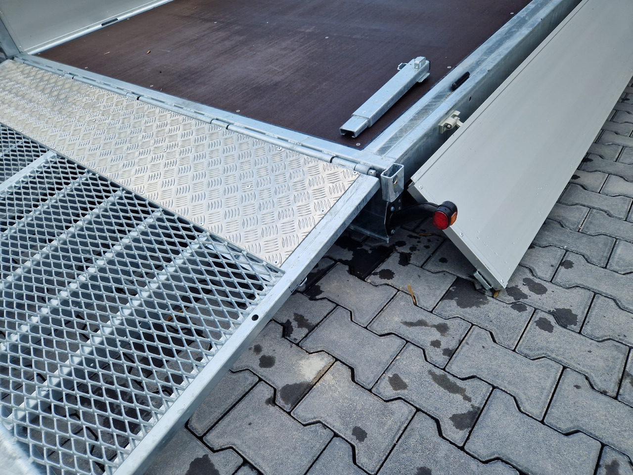 Variant Maschinentransporter 3563 UX Maxi Load 620x210x30cm LED Tridem Parabel black 3500kg - Prepravník stavebných strojov: obrázok 4 Variant Maschinentransporter 3563 UX Maxi Load 620x210x30cm LED Tridem Parabel black 3500kg - Prepravník stavebných strojov: obrázok 4