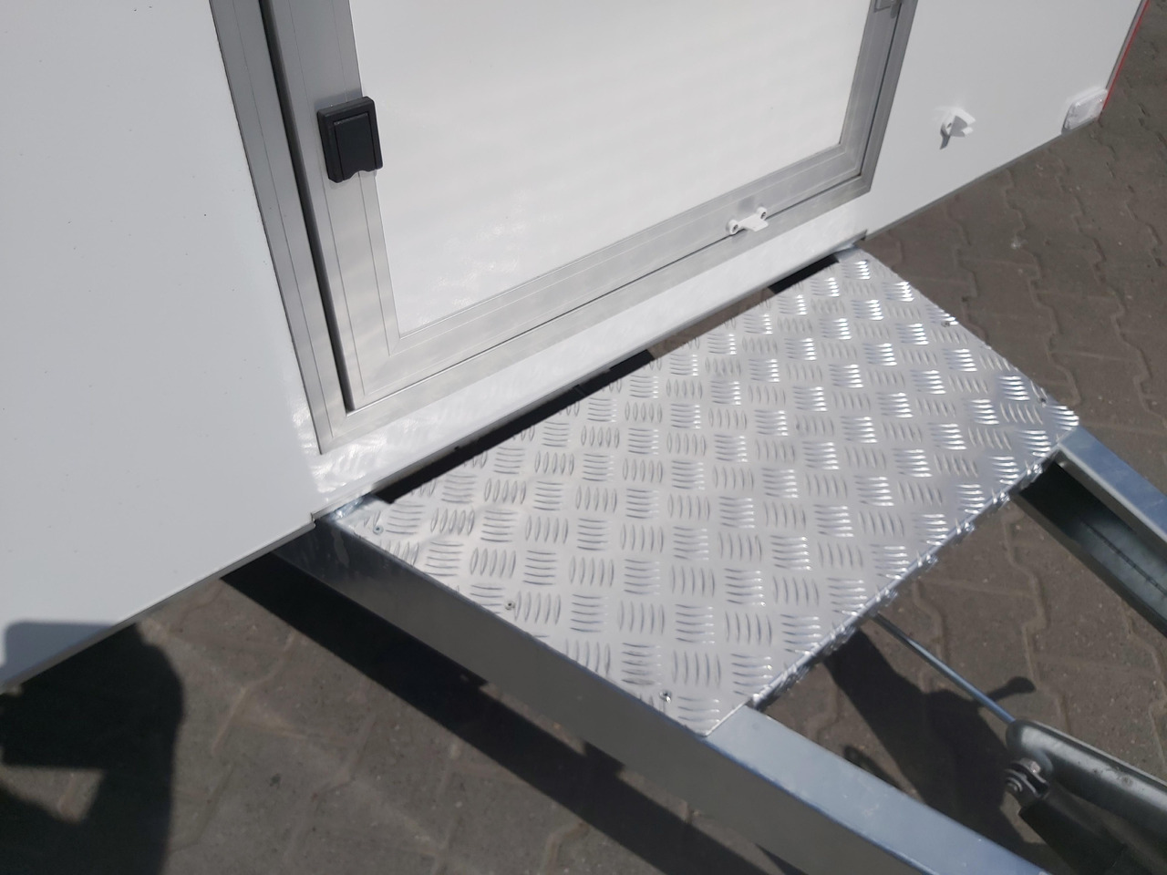 Predajná príves Verkaufsanhänger VK 250 200 aero retro 250cm 1 Verkaufsklappe 230 Volt Licht (S) 1300kg Abverkauf: obrázok 10 Predajná príves Verkaufsanhänger VK 250 200 aero retro 250cm 1 Verkaufsklappe 230 Volt Licht (S) 1300kg Abverkauf: obrázok 10