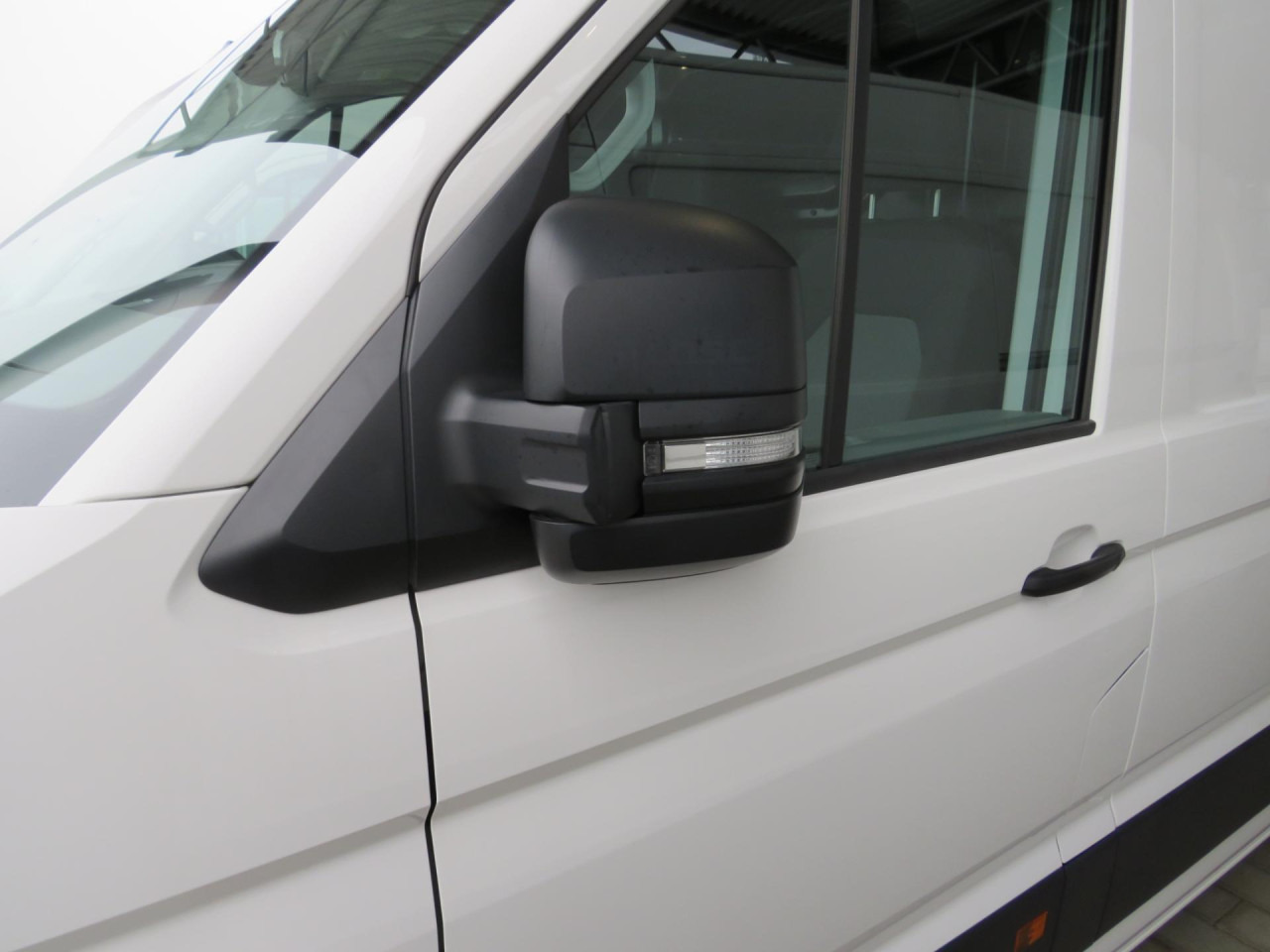 VOLKSWAGEN Crafter 35 L3H3 Kasten 4MOTION Navi ZV - Furgon: obrázok 2 VOLKSWAGEN Crafter 35 L3H3 Kasten 4MOTION Navi ZV - Furgon: obrázok 2