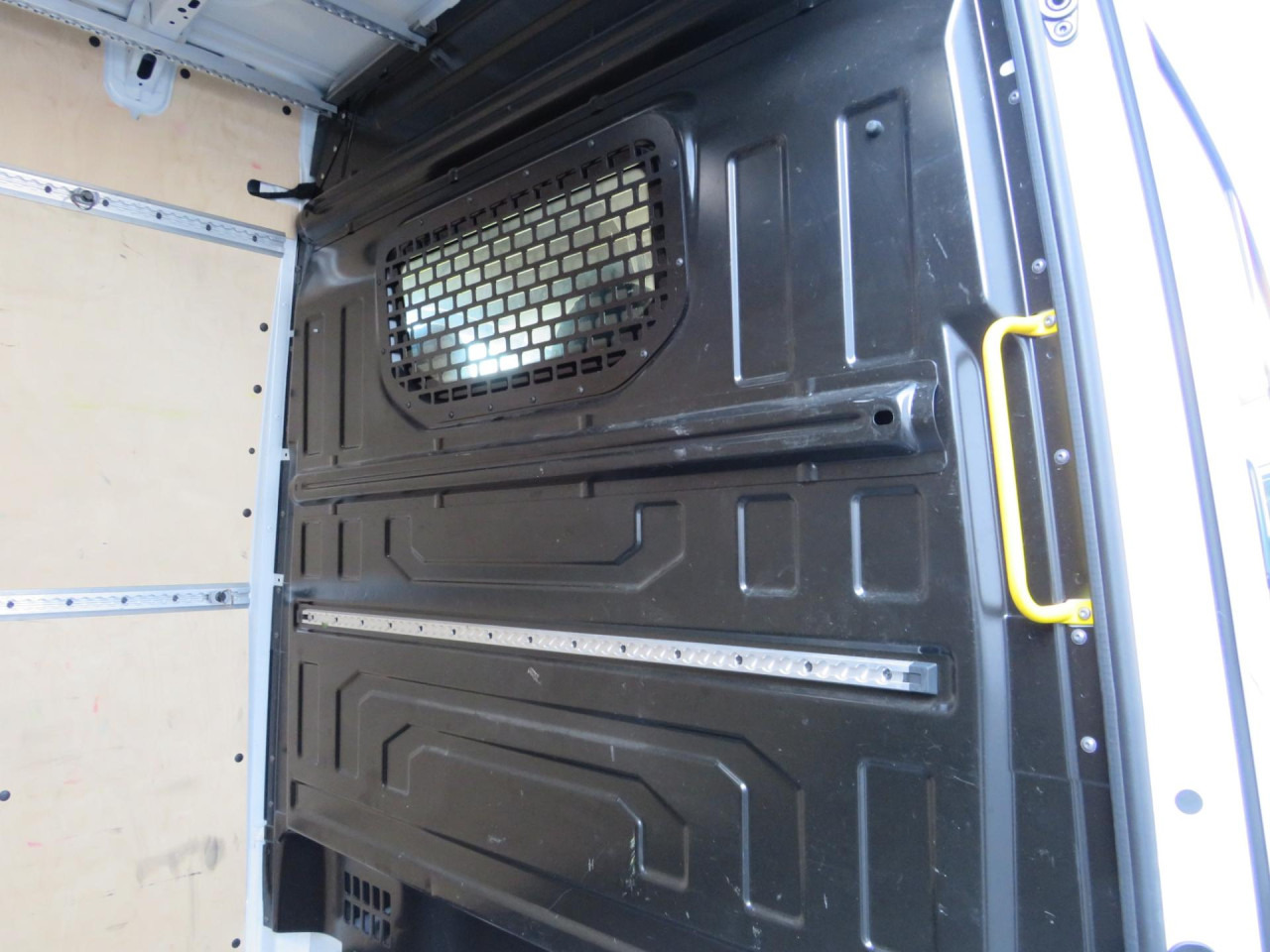 Furgon VOLKSWAGEN Crafter 35 L4H3 Kasten Klima AHK ZV: obrázok 7 Furgon VOLKSWAGEN Crafter 35 L4H3 Kasten Klima AHK ZV: obrázok 7