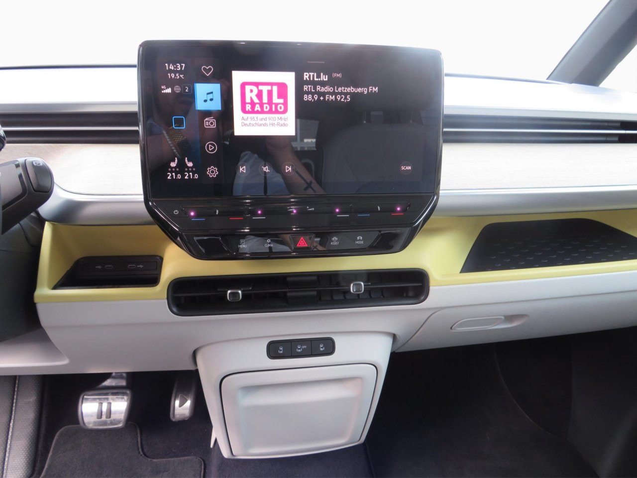 VOLKSWAGEN ID.Buzz Pro Design 150 kW Klima AHK Navi ZV - Automobil: obrázok 3 VOLKSWAGEN ID.Buzz Pro Design 150 kW Klima AHK Navi ZV - Automobil: obrázok 3