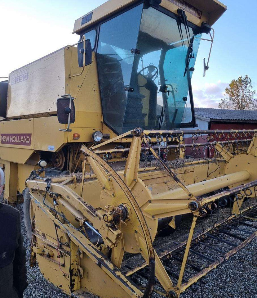 New Holland 8050 - Obilný kombajn: obrázok 1 New Holland 8050 - Obilný kombajn: obrázok 1