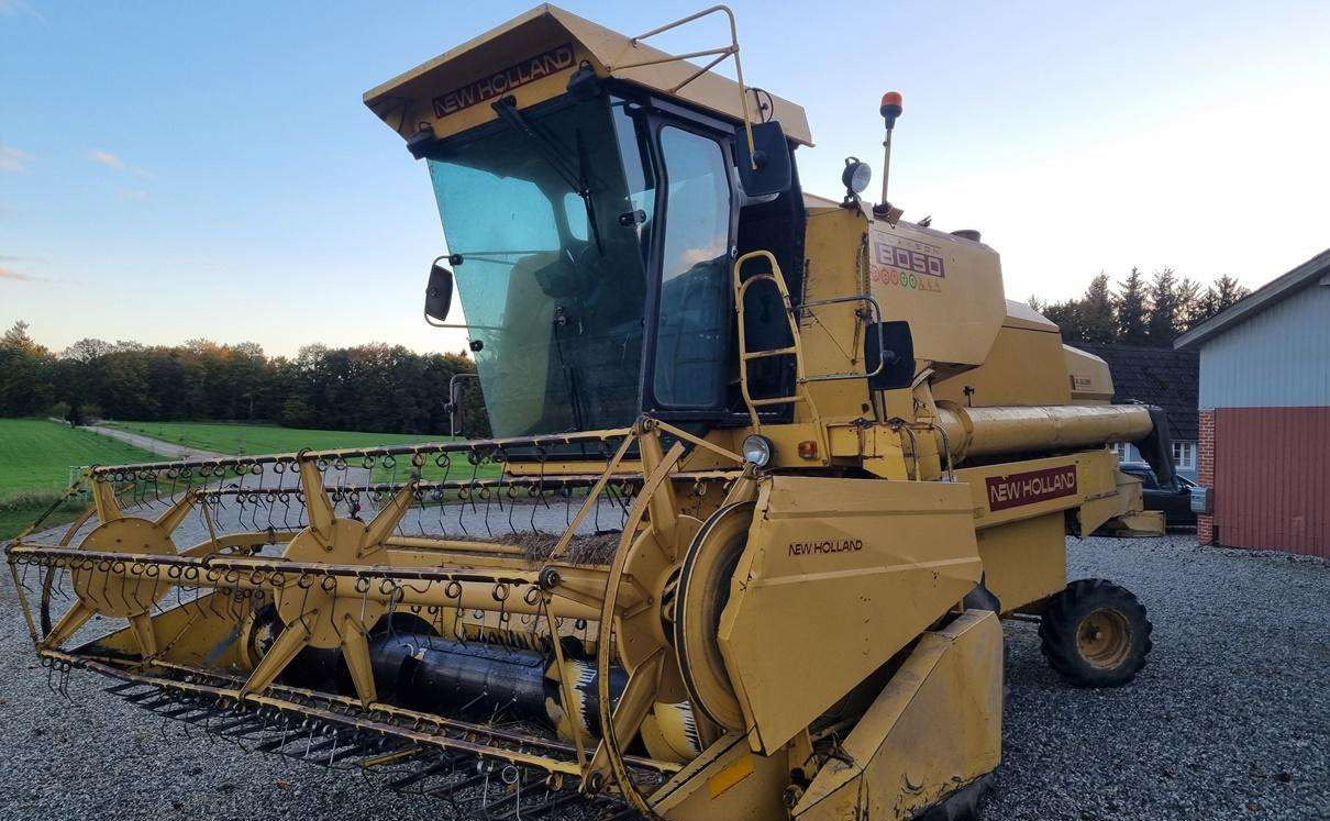 New Holland 8050 - Obilný kombajn: obrázok 2 New Holland 8050 - Obilný kombajn: obrázok 2