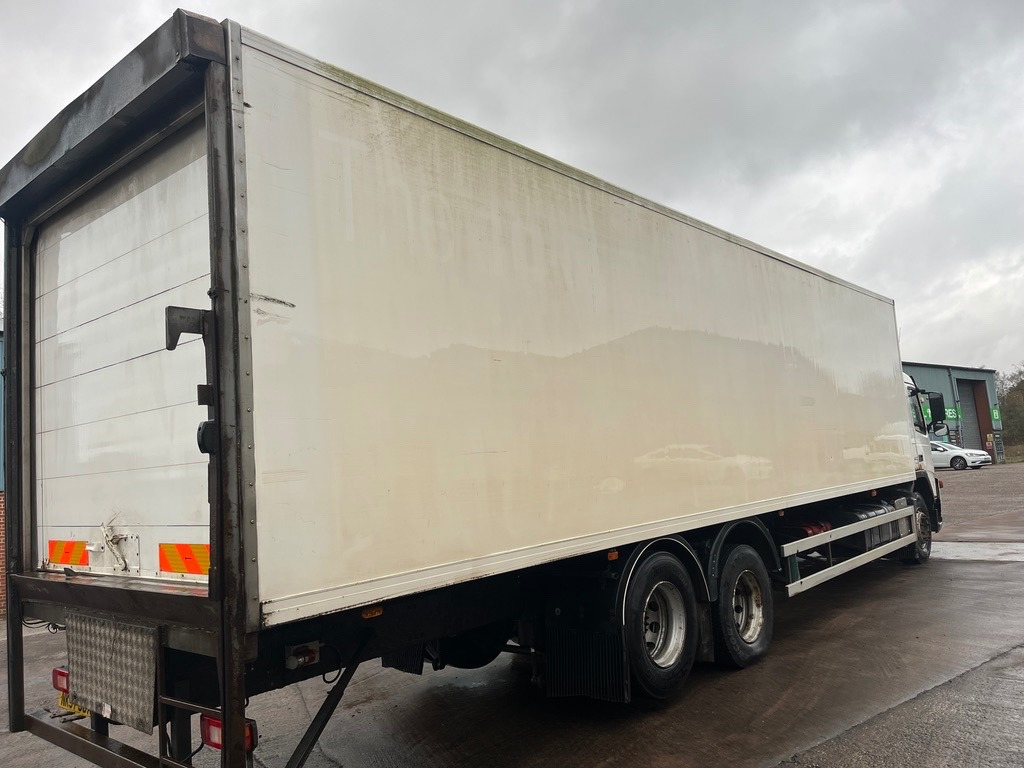 Volvo FM9 300 Euro 4 - Dodávka skriňová nadstavba: obrázok 3 Volvo FM9 300 Euro 4 - Dodávka skriňová nadstavba: obrázok 3