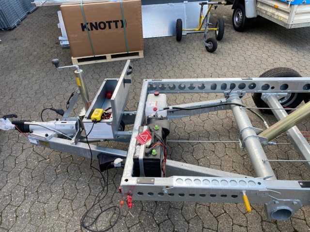 Brian James Cargo Tipper Heckkipper 3-achs, 526-3620-35-3-12, 3600 x 2000 x 300 mm, 3,5 to. - Príves sklápěcí: obrázok 5 Brian James Cargo Tipper Heckkipper 3-achs, 526-3620-35-3-12, 3600 x 2000 x 300 mm, 3,5 to. - Príves sklápěcí: obrázok 5