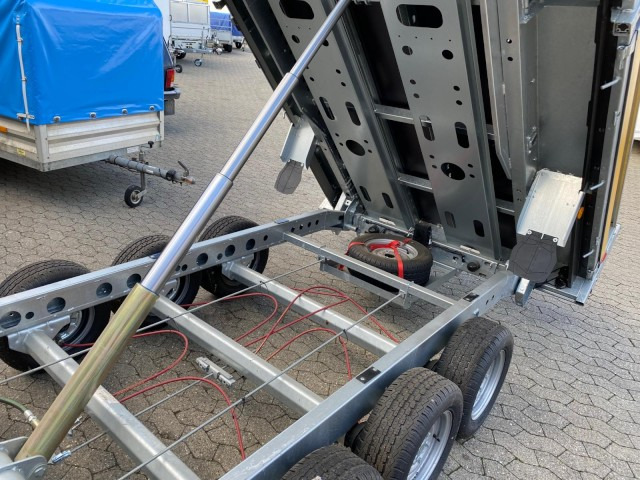 Brian James Cargo Tipper Heckkipper 3-achs, 526-4020-35-3-12, 4000 x 2000 x 300 mm, 3,5 to. - Príves sklápěcí: obrázok 4 Brian James Cargo Tipper Heckkipper 3-achs, 526-4020-35-3-12, 4000 x 2000 x 300 mm, 3,5 to. - Príves sklápěcí: obrázok 4