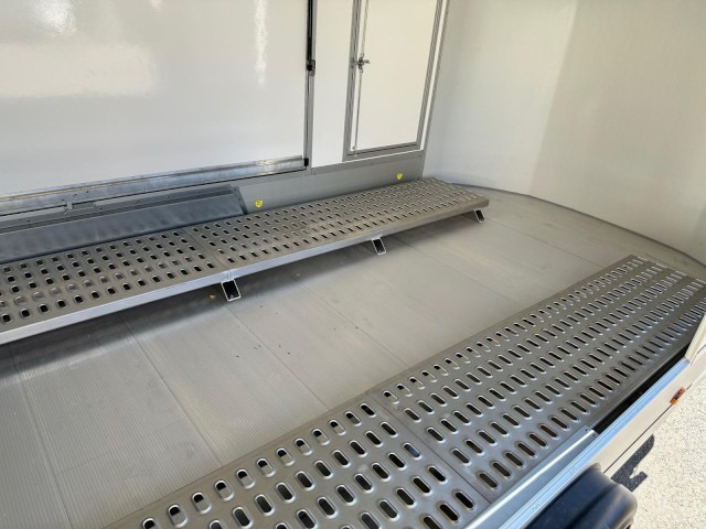 Cheval Liberte Debon Roadster 1000 Sandwich 3500 kg, 100 km/h, 495x200x202cm - Príves skriňové: obrázok 5 Cheval Liberte Debon Roadster 1000 Sandwich 3500 kg, 100 km/h, 495x200x202cm - Príves skriňové: obrázok 5