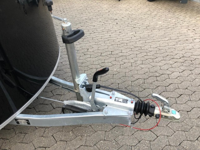 Cheval Liberte Debon Roadster 500 Alu + Türe 2600 kg, 100 km/h, 320x167x200cm - Príves skriňové: obrázok 2 Cheval Liberte Debon Roadster 500 Alu + Türe 2600 kg, 100 km/h, 320x167x200cm - Príves skriňové: obrázok 2