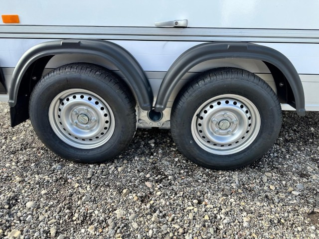 Cheval Liberte Debon Roadster 500 Sandwich Verkaufsklappe 2000 kg, 100 km/h, 320x167x200cm - Príves skriňové: obrázok 5 Cheval Liberte Debon Roadster 500 Sandwich Verkaufsklappe 2000 kg, 100 km/h, 320x167x200cm - Príves skriňové: obrázok 5