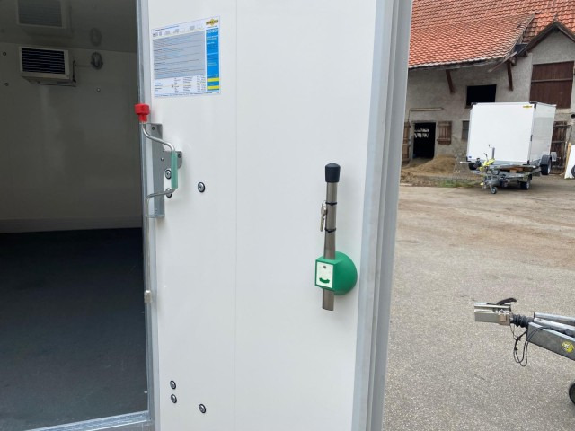 Humbaur Kühlanhänger HGK 303718-21 PF60 Deluxe 3,0 to. 3630x1670x1970mm - Príves chladírenské: obrázok 3 Humbaur Kühlanhänger HGK 303718-21 PF60 Deluxe 3,0 to. 3630x1670x1970mm - Príves chladírenské: obrázok 3