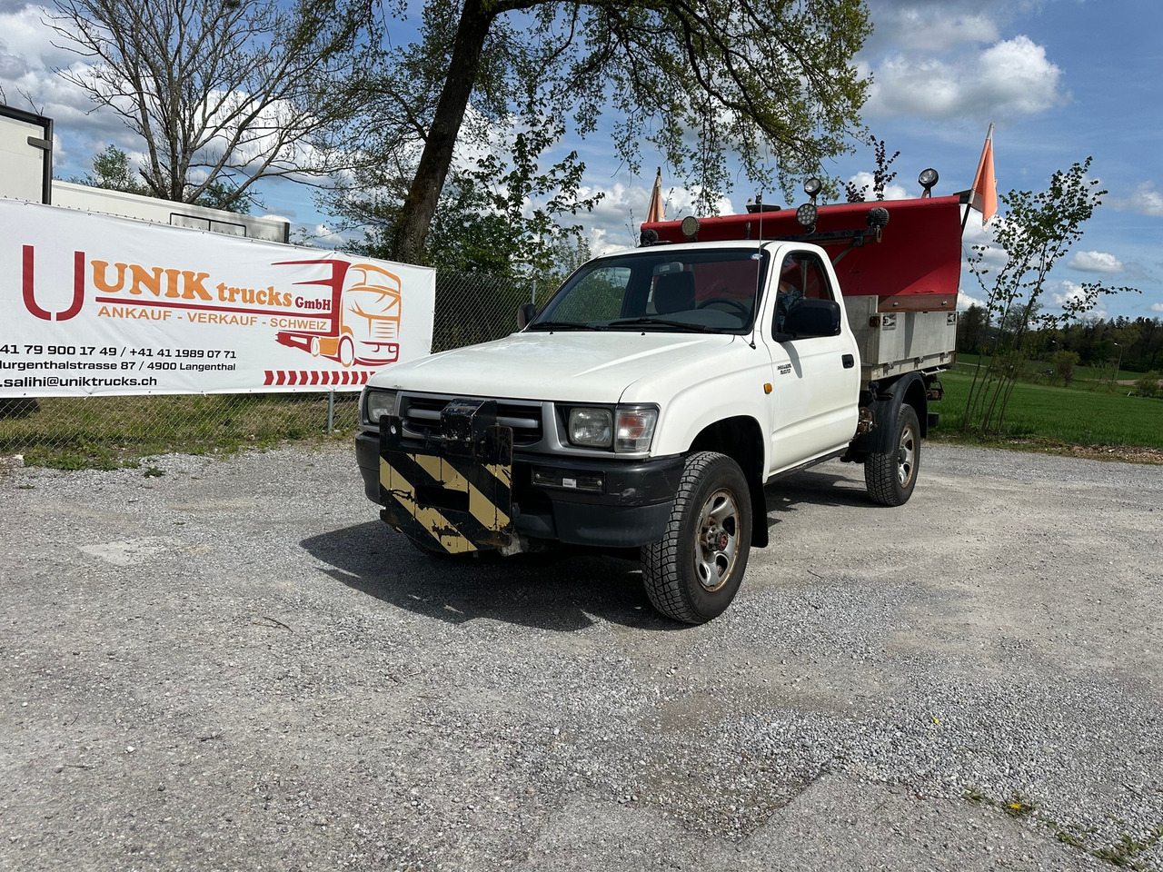 TOYOTA Hilux 4WD 4x4 Winterdienst Kipper - Dodávka sklápač: obrázok 1 TOYOTA Hilux 4WD 4x4 Winterdienst Kipper - Dodávka sklápač: obrázok 1