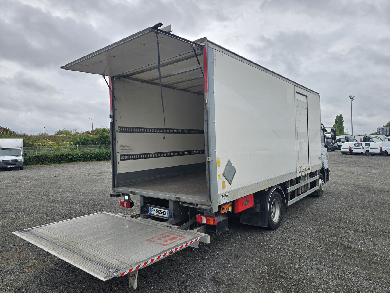MERCEDES-BENZ Atego 1218 - Bo - LIFT - SIDE DOOR - ADR - Skříňový nákladní auto: obrázok 4 MERCEDES-BENZ Atego 1218 - Bo - LIFT - SIDE DOOR - ADR - Skříňový nákladní auto: obrázok 4