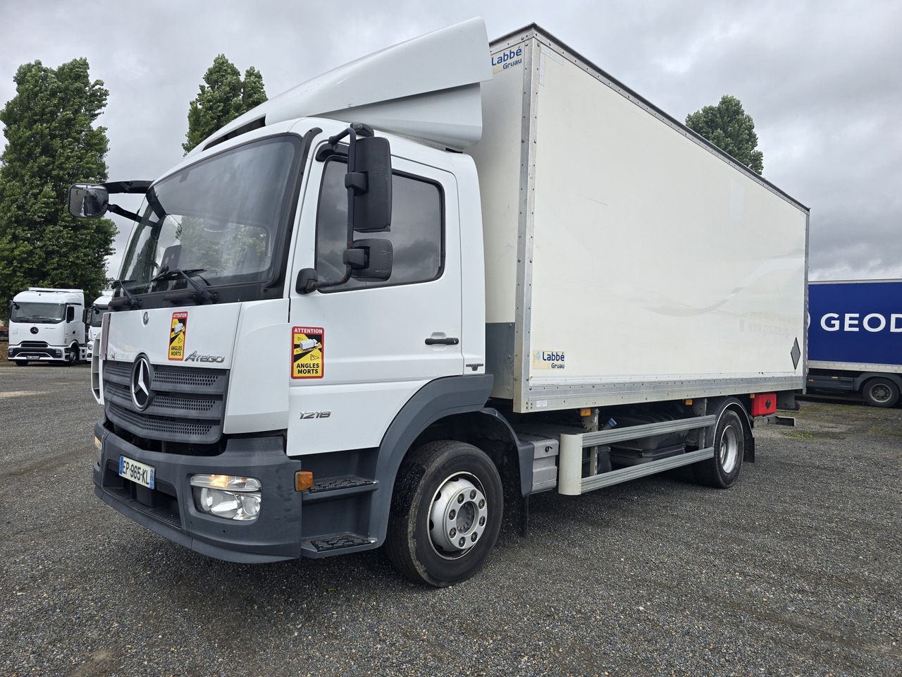 MERCEDES-BENZ Atego 1218 - Bo - LIFT - SIDE DOOR - ADR - Skříňový nákladní auto: obrázok 2 MERCEDES-BENZ Atego 1218 - Bo - LIFT - SIDE DOOR - ADR - Skříňový nákladní auto: obrázok 2