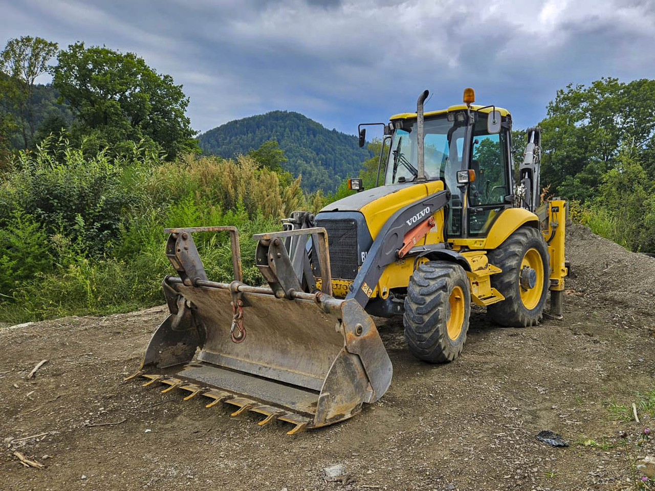 VOLVO BL71 - Rýpadlo-nakladač: obrázok 1 VOLVO BL71 - Rýpadlo-nakladač: obrázok 1