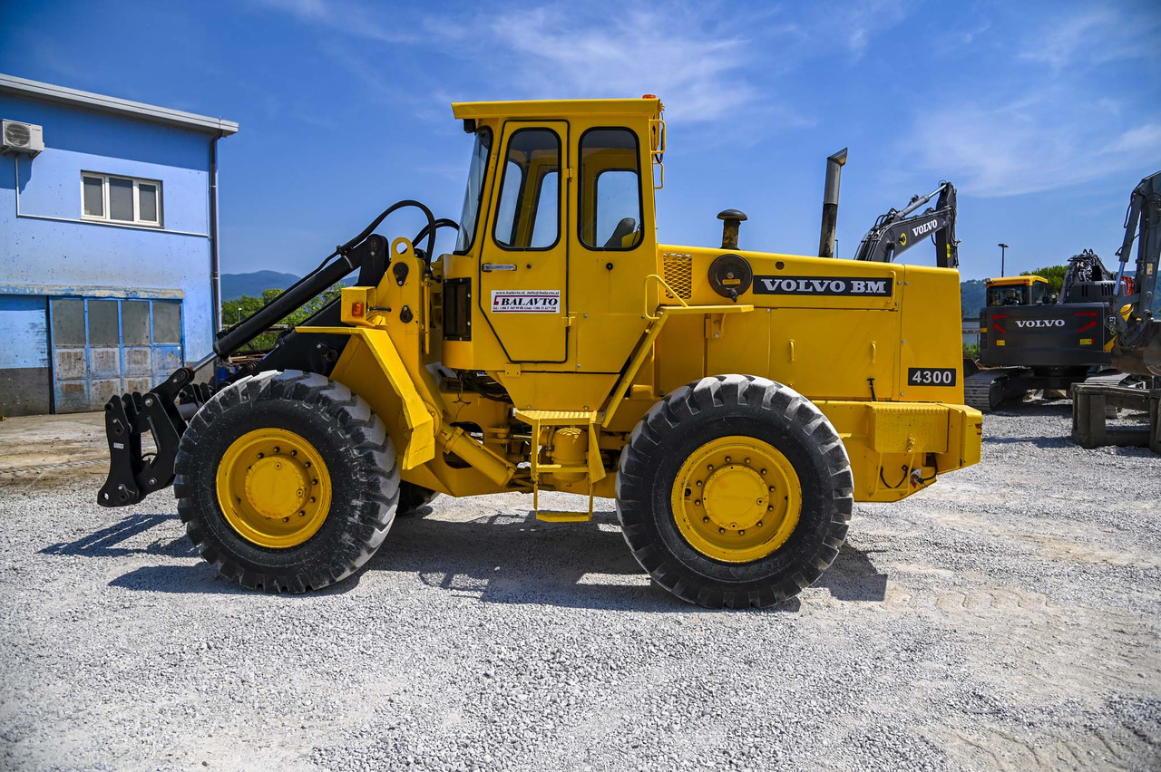 Volvo BM4300 - Kolesový nakladač: obrázok 4 Volvo BM4300 - Kolesový nakladač: obrázok 4