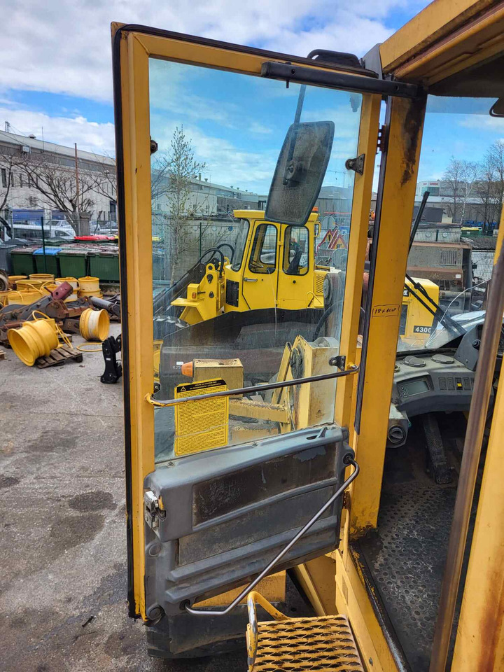 Volvo door - Dvere a diely pre Nakladač: obrázok 2 Volvo door - Dvere a diely pre Nakladač: obrázok 2