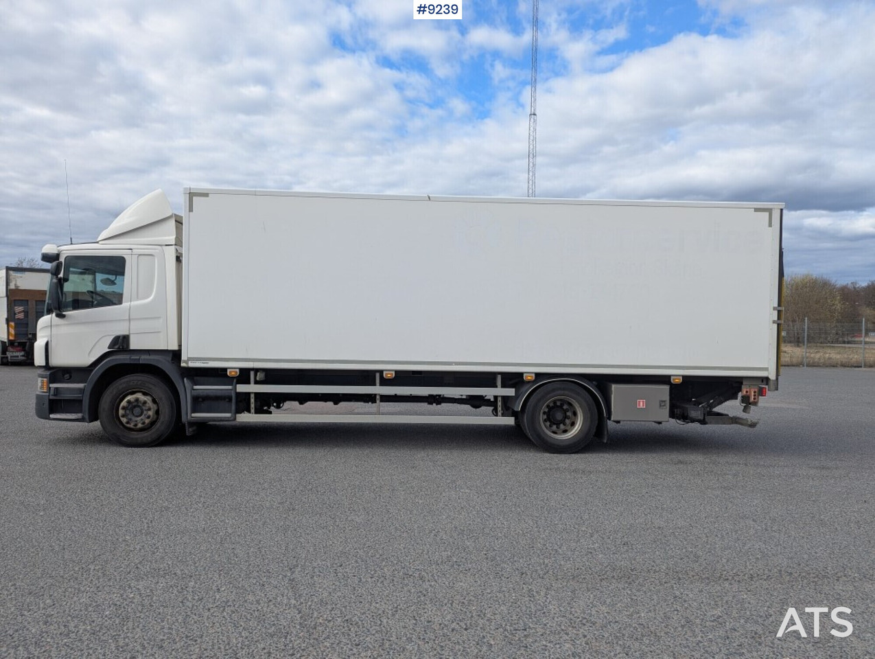 Box Truck Scania P320 4X2 with tail lift (SEE VIDEO) - Skříňový nákladní auto: obrázok 2 Box Truck Scania P320 4X2 with tail lift (SEE VIDEO) - Skříňový nákladní auto: obrázok 2