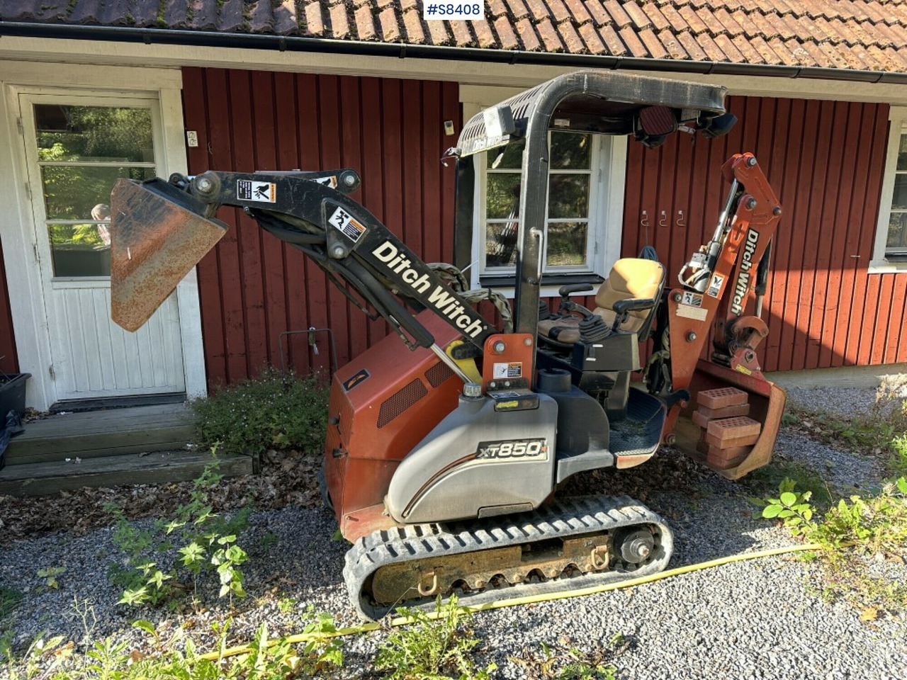 Ditch witch XT850 with Front loader and Backhoe attachment - Pásový šmykom riadený nakladač: obrázok 1 Ditch witch XT850 with Front loader and Backhoe attachment - Pásový šmykom riadený nakladač: obrázok 1