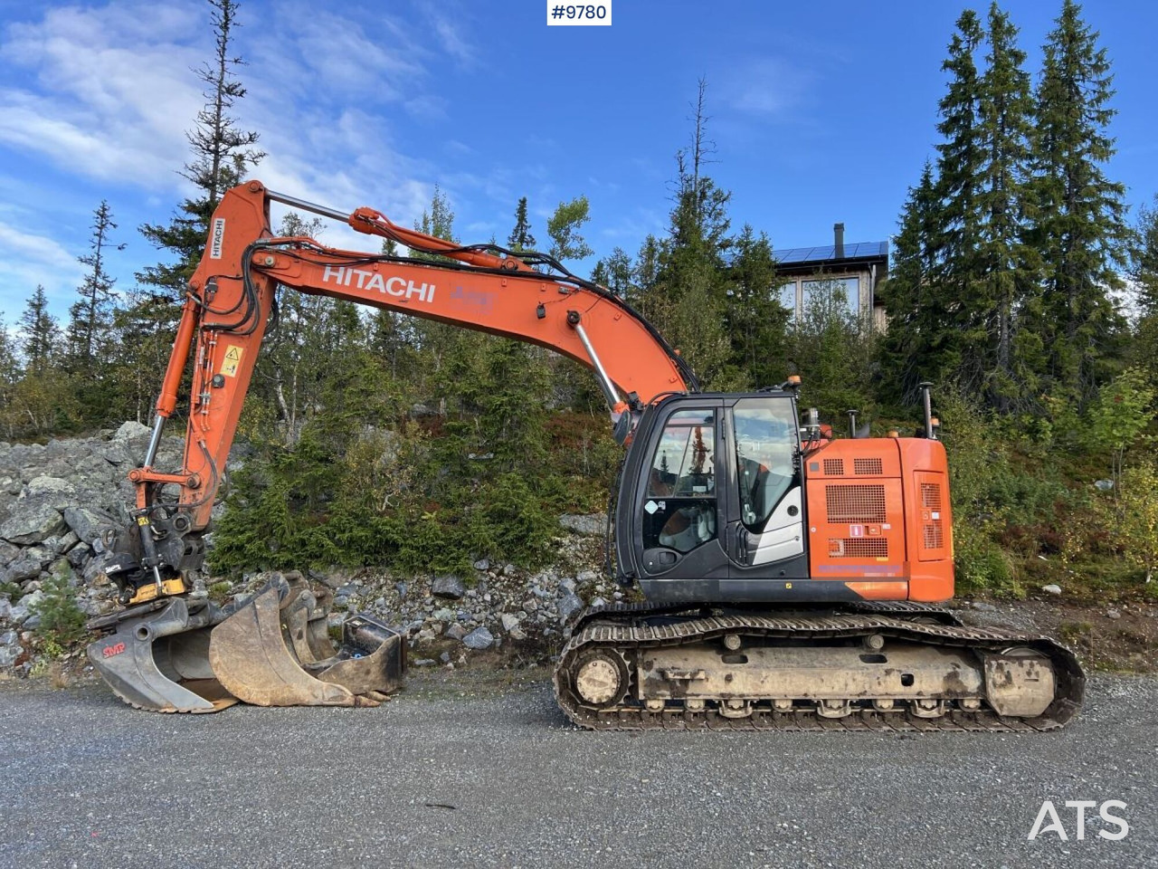 Hitachi ZX 225 US LC-L with excavation system and attachments - Pásové rýpadlo: obrázok 2 Hitachi ZX 225 US LC-L with excavation system and attachments - Pásové rýpadlo: obrázok 2