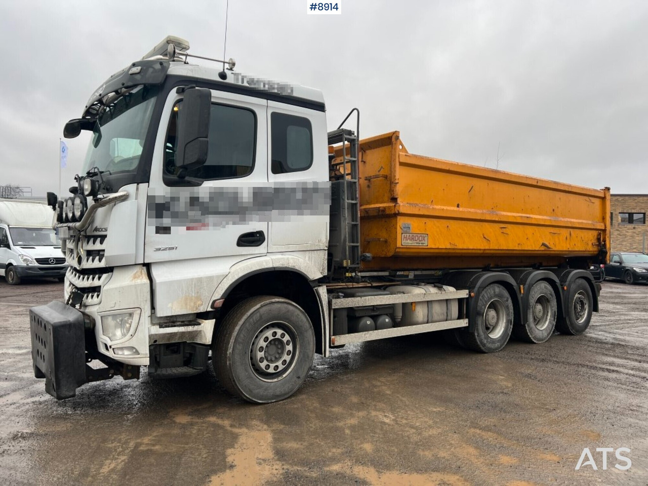 Hooklift Truck Mercedes-Benz Arocs with plow attachments - Hákový nosič kontajnerov: obrázok 1 Hooklift Truck Mercedes-Benz Arocs with plow attachments - Hákový nosič kontajnerov: obrázok 1