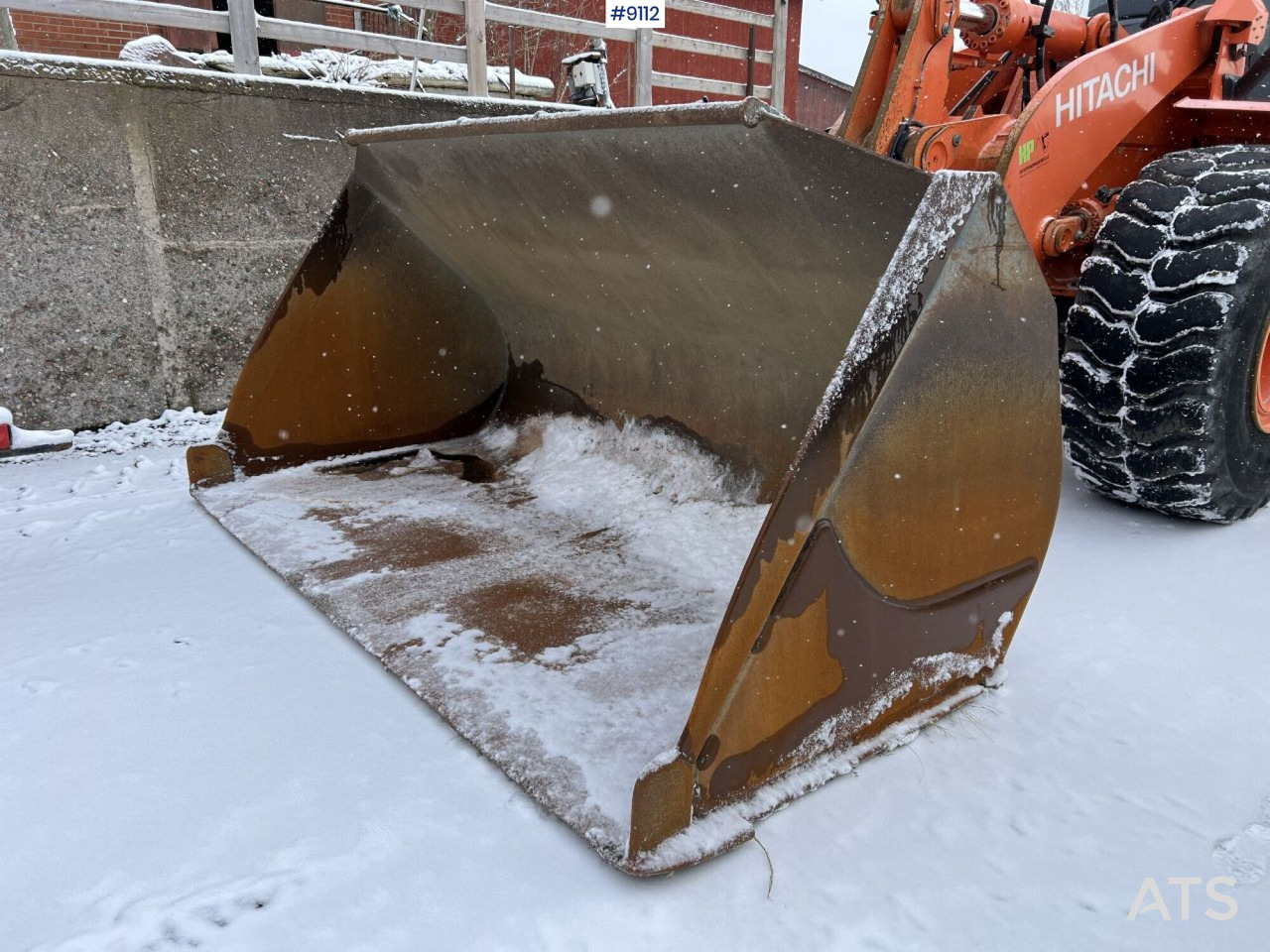 Hitachi ZW 330-5B Wheel loader with bucket (VIDEO) - Iné stroje: obrázok 5 Hitachi ZW 330-5B Wheel loader with bucket (VIDEO) - Iné stroje: obrázok 5