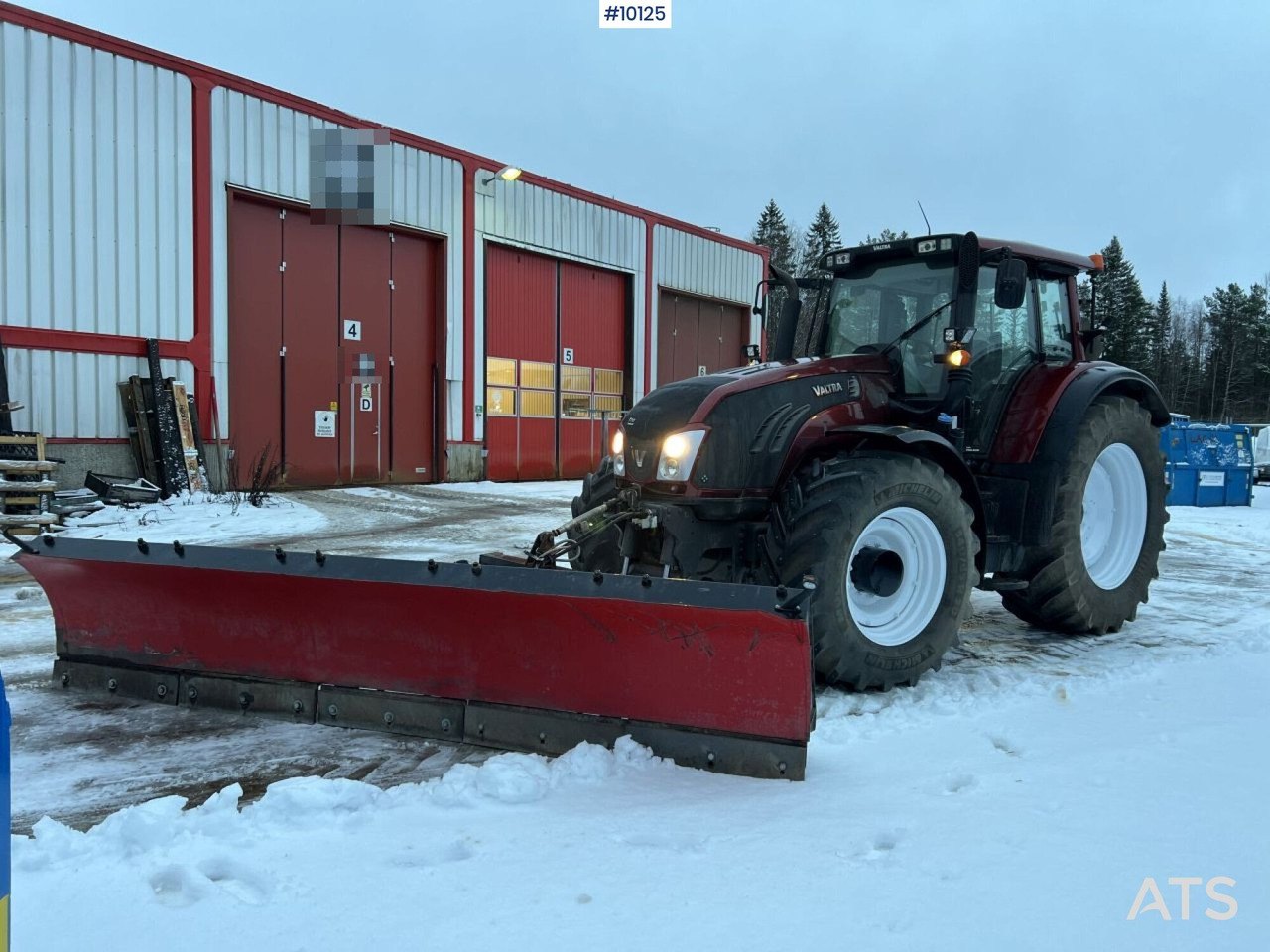 VALTRA T213 Tractor with plowing equipment - Iné stroje: obrázok 1 VALTRA T213 Tractor with plowing equipment - Iné stroje: obrázok 1