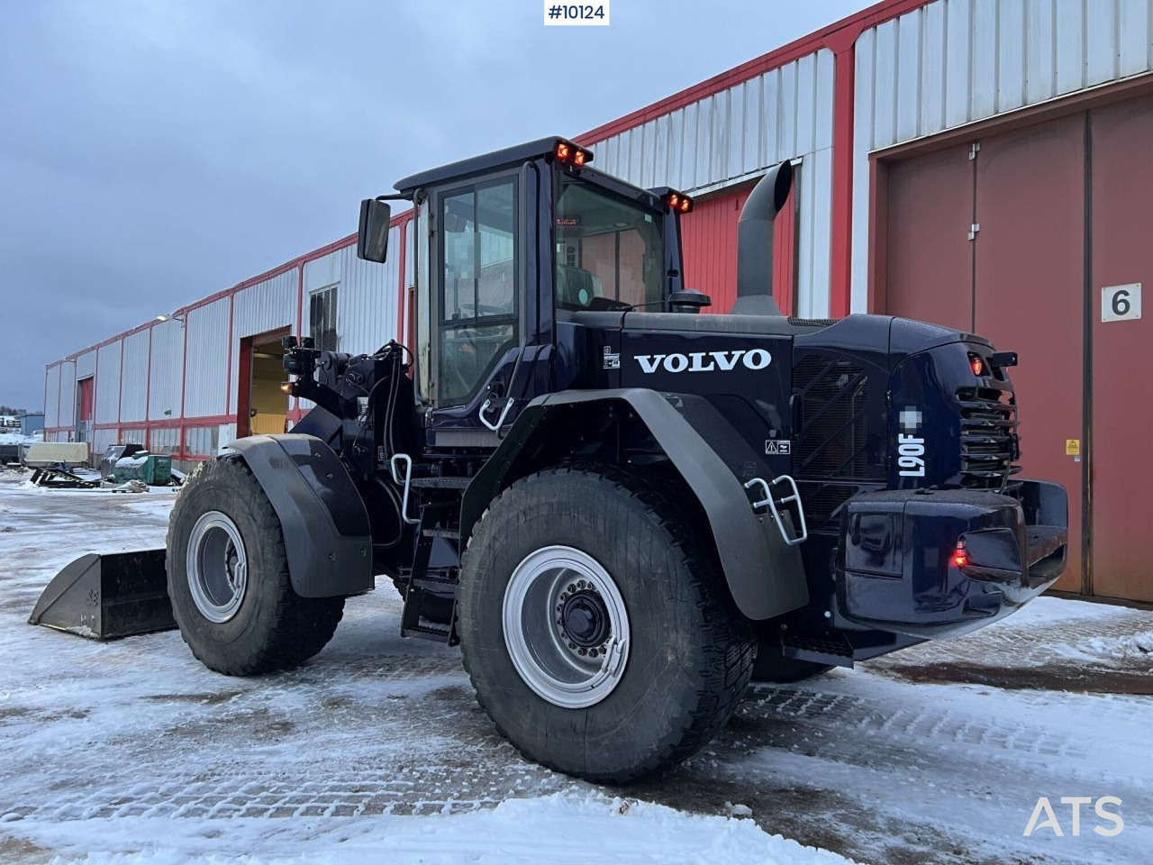 Volvo L90 F Wheel Loader with Bucket (VIDEO) - Iné stroje: obrázok 3 Volvo L90 F Wheel Loader with Bucket (VIDEO) - Iné stroje: obrázok 3