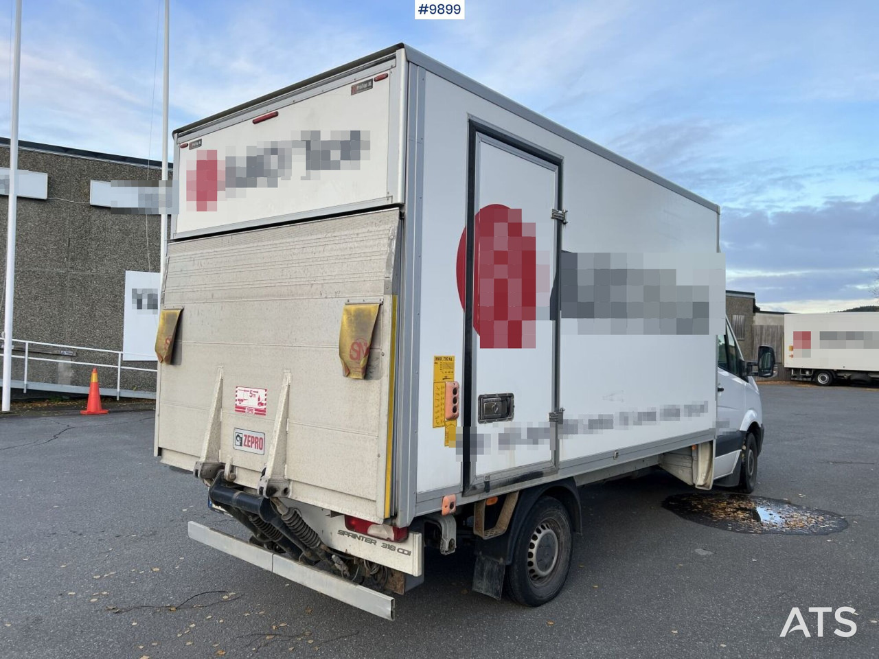 Mercedes Benz Sprinter Skåpbil med bakgavellyft - Dodávka skriňová nadstavba: obrázok 3 Mercedes Benz Sprinter Skåpbil med bakgavellyft - Dodávka skriňová nadstavba: obrázok 3