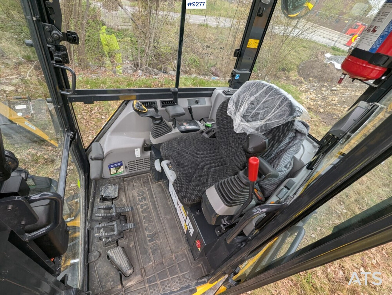 Mini Excavator Komatsu PC26MR (See Video) - Mini rýpadlo: obrázok 5 Mini Excavator Komatsu PC26MR (See Video) - Mini rýpadlo: obrázok 5