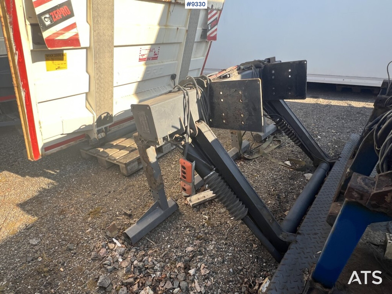 Tail lift Zepro Z2000-175MA - Zdvíhacia plošina: obrázok 2 Tail lift Zepro Z2000-175MA - Zdvíhacia plošina: obrázok 2