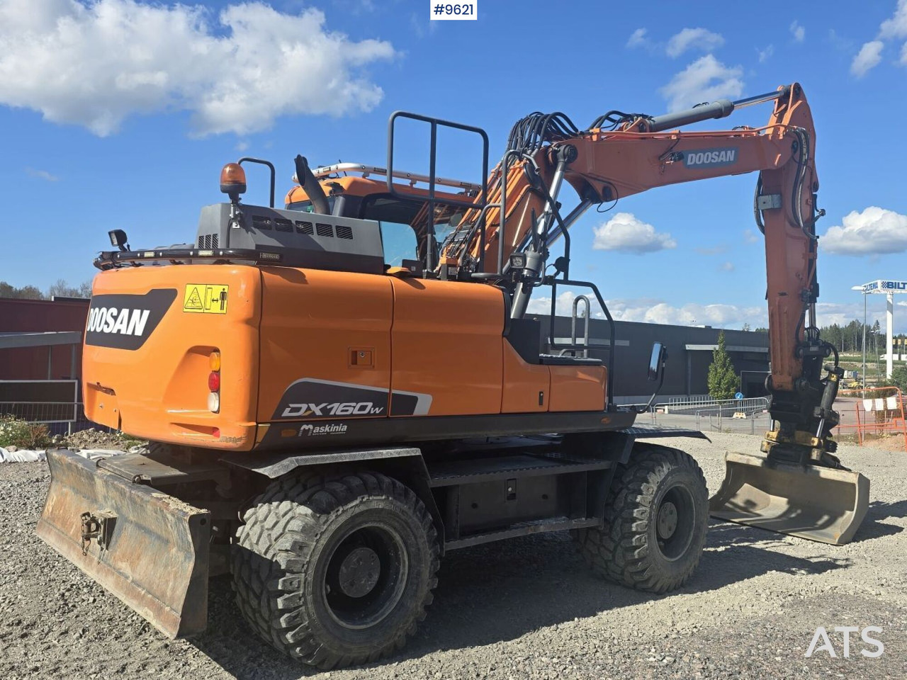 Wheeled Excavator Doosan DX160W with attachment and trailer - Kolesové rýpadlo: obrázok 4 Wheeled Excavator Doosan DX160W with attachment and trailer - Kolesové rýpadlo: obrázok 4