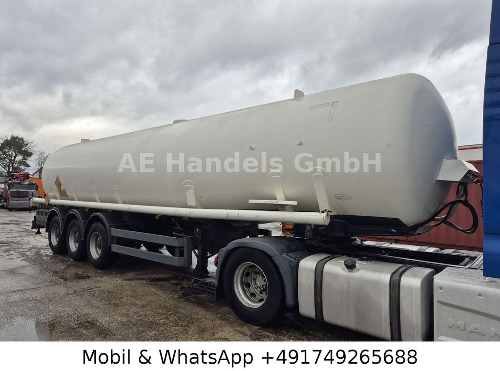 Willig *ADR/40.000Liter/Kerosin/Diesel/Benzin Willig *ADR/40.000Liter/Kerosin/Diesel/Benzin - Cisternový náves: obrázok 1 Willig *ADR/40.000Liter/Kerosin/Diesel/Benzin Willig *ADR/40.000Liter/Kerosin/Diesel/Benzin - Cisternový náves: obrázok 1