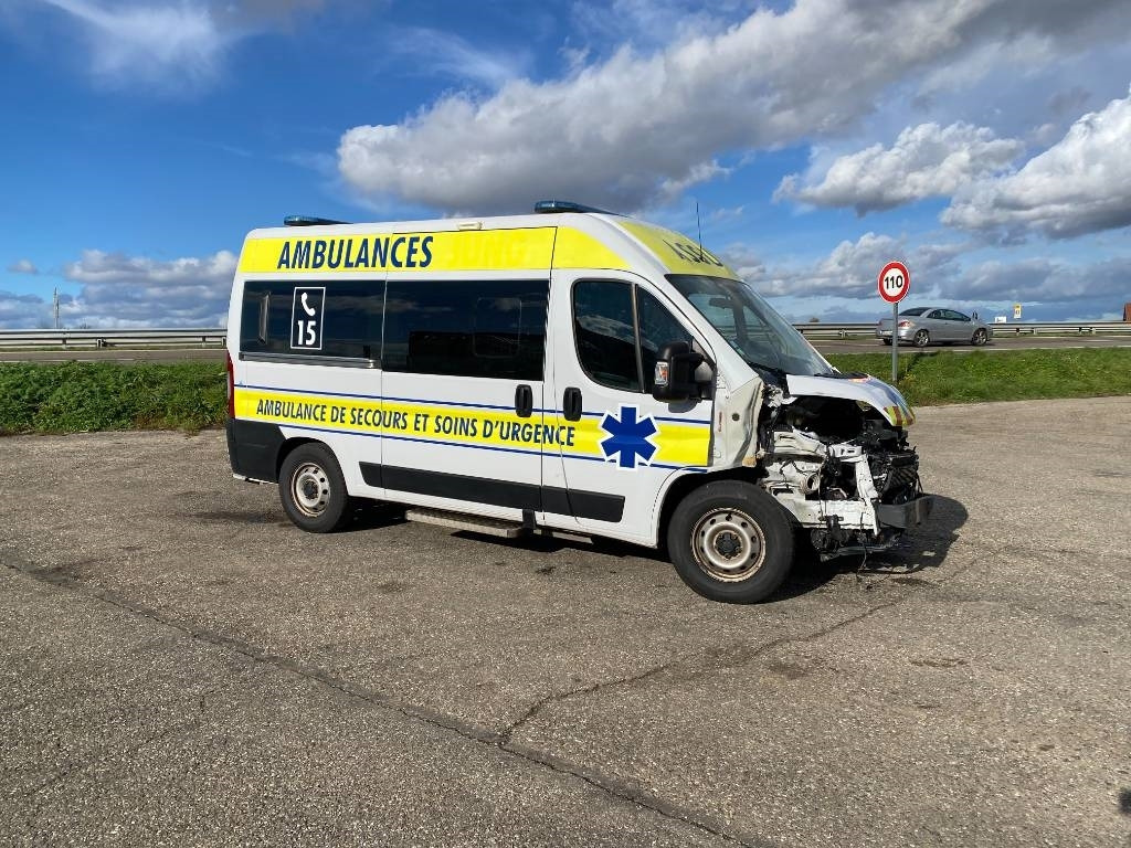 Fiat LES DAUPHINS/DUCATO TORINO 2.3M-Jet 160 endommagée - Dodávka skriňová nadstavba: obrázok 3 Fiat LES DAUPHINS/DUCATO TORINO 2.3M-Jet 160 endommagée - Dodávka skriňová nadstavba: obrázok 3