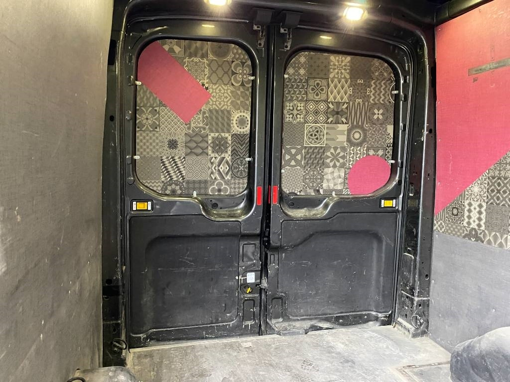 Dodávka skriňová nadstavba Ford TRANSIT L2H2 2.0 TDCI EcoBlue 130 A Réparer: obrázok 37